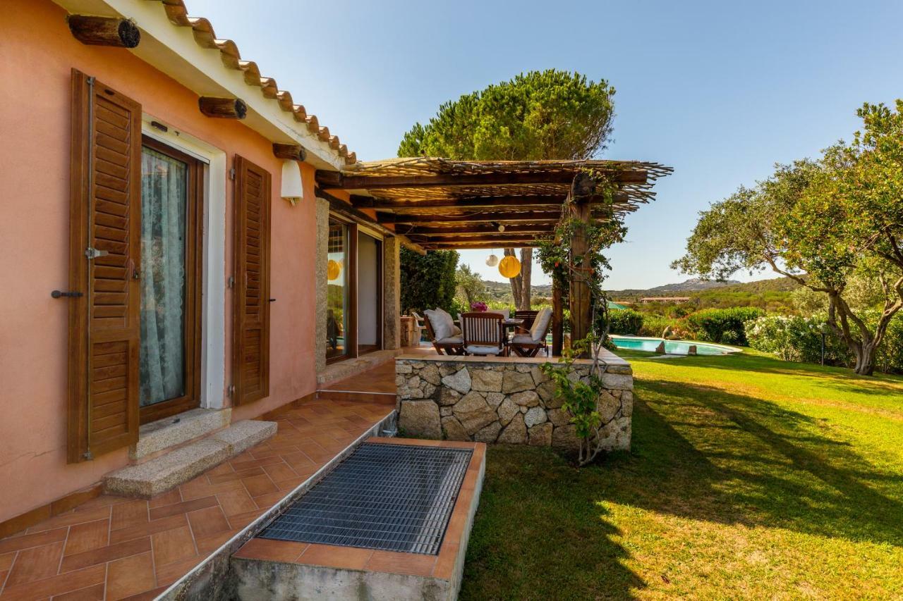 Villa Con Piscina Immersa In Un Meraviglioso Giardino - Wonderful Villa With Pool And Spacious Garden Baja Sardinia Exterior foto