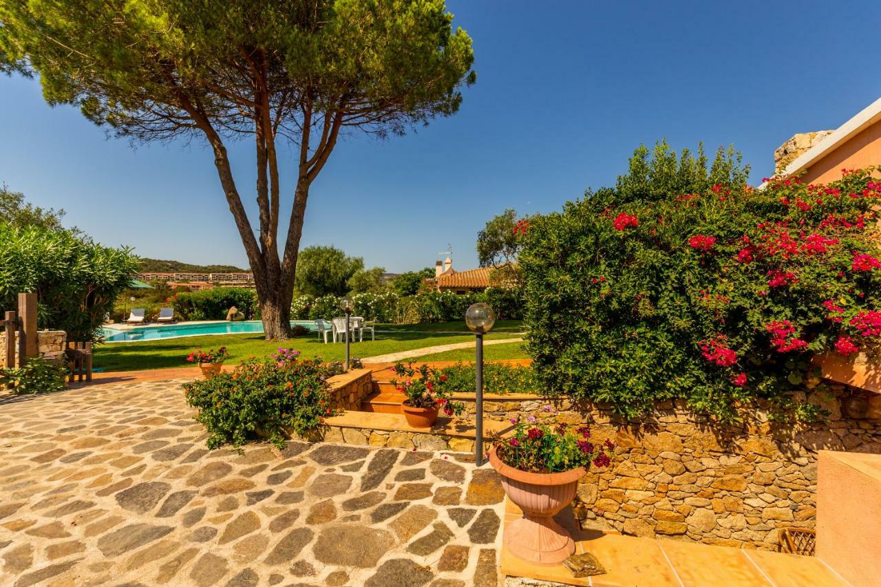 Villa Con Piscina Immersa In Un Meraviglioso Giardino - Wonderful Villa With Pool And Spacious Garden Baja Sardinia Exterior foto